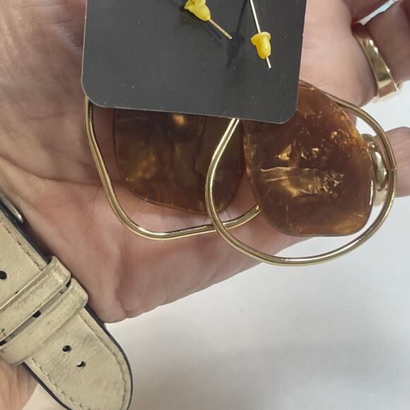 Set of three pairs of earrings tortoise gold tone dangle style boho trendy - Picture 7 of 9